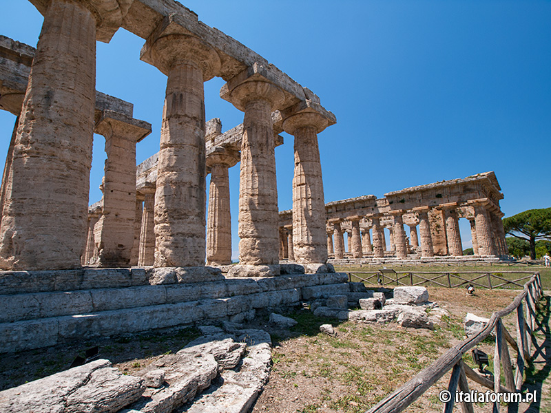 Świątynia Hery i Świątynia Neptuna-Posejdona, Paestum, Włochy.